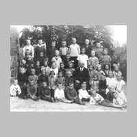 030-0045 Schulfoto aus Gross Nuhr mit Lehrer Ferdinand Bauzat ca. 1923-24.jpg